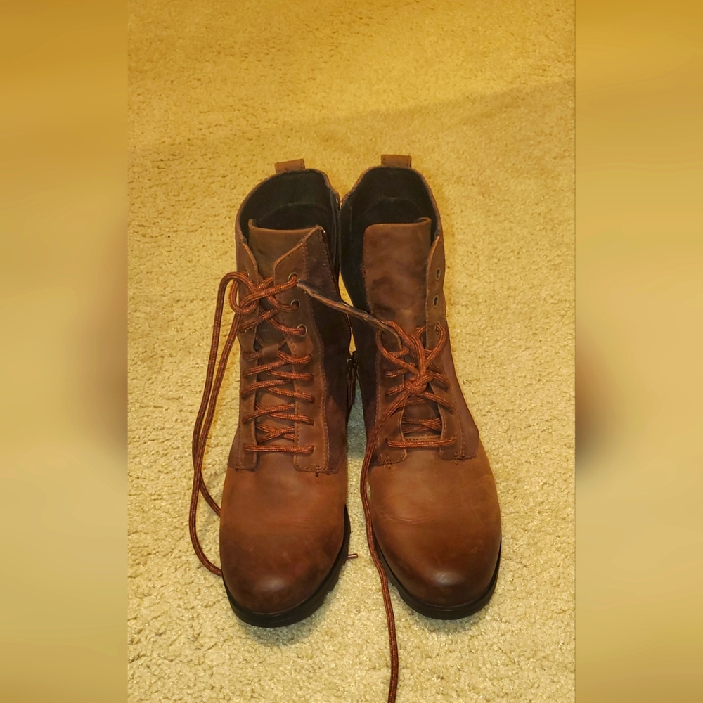 Sorel Women's Boot Emelie Short Lace Brown